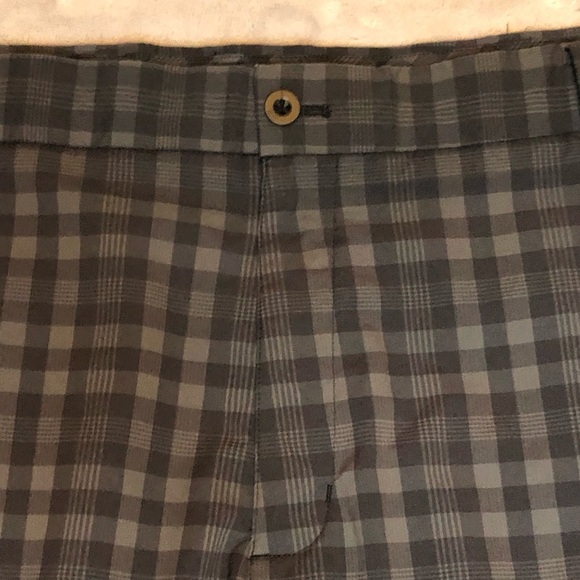 Nike Golf Men's Dri-Fit Flat Front Shorts Shades of Black and Gray Plaid Size 38 - Picture 2 of 8
